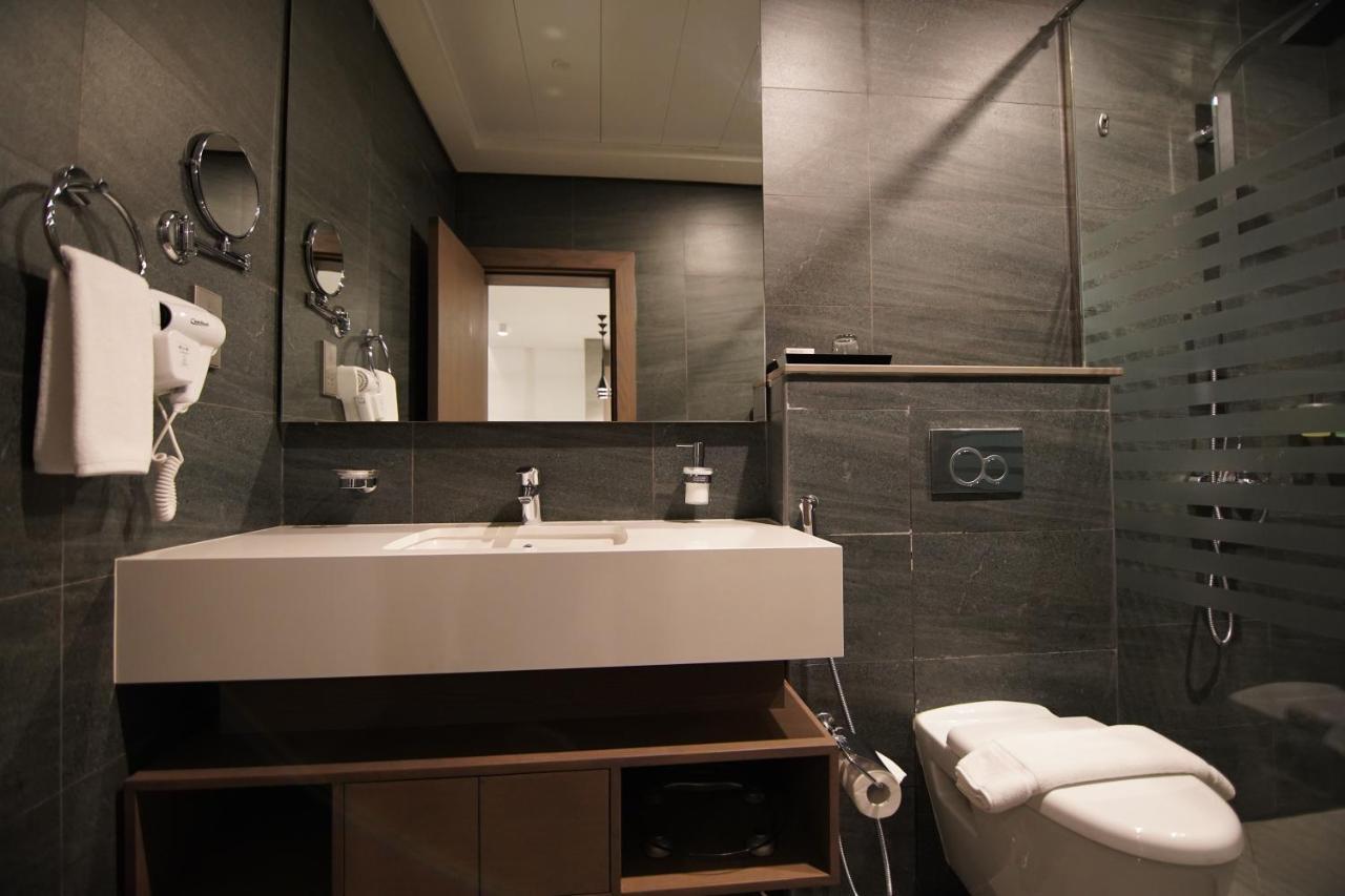 Abar Hotel Apartments Dip-1 Dubai Bagian luar foto